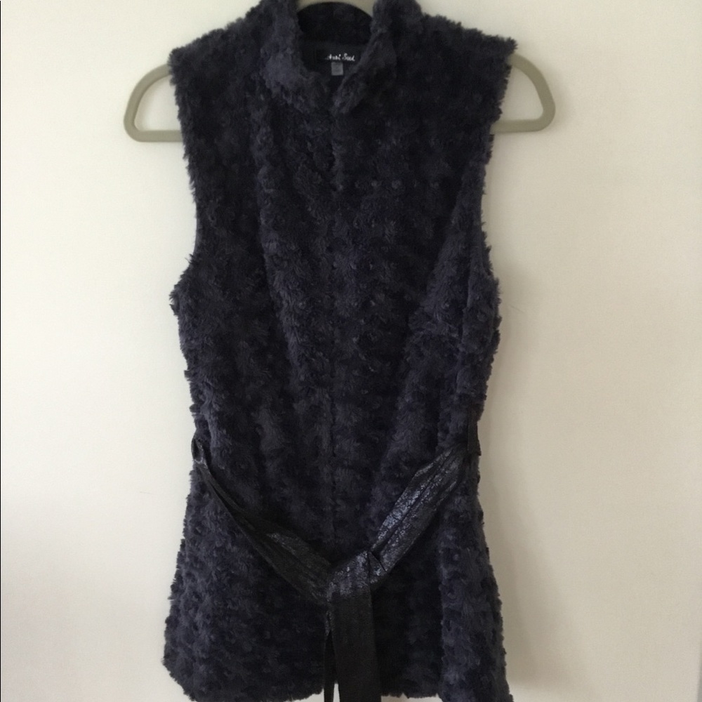 Mustard Seed open front plush vest. S
